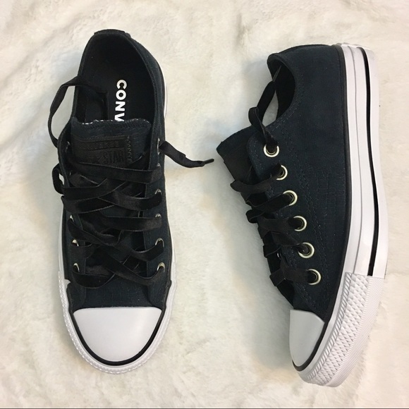 Converse Shoes - NIB black converse